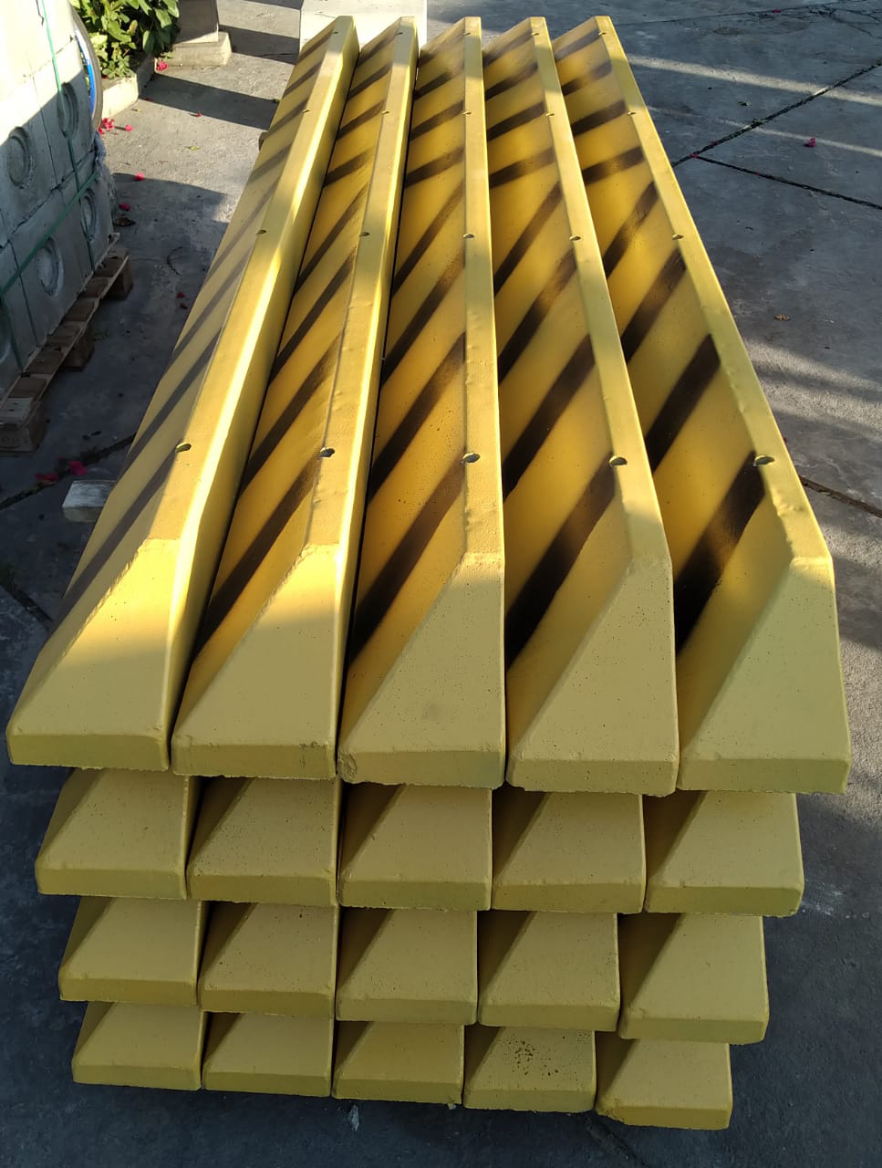 BATE-RODA DE CONCRETO PARA CAMINH�O, CARRETA